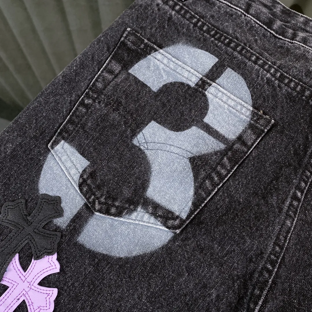 🅿️370 Chrome Hearts New Chrome Hearts Store Limited Edition Black Purple Ox King Heavy Industry Leather Label Jeans Same Style for Men and Women Original Purchased and Patterned 10W➕Really Restores the Ultimate Texture of Vintage Special Italian Cowhide Printing and Cutting Customized Sheepskin Three-layer Thick Line Leather The whole body is spliced in heavy water washing process Craftsmen hand-splash ink You can see the details Three-dimensional cutting version Loose and comfortable, not picky on the body, tall and slim, made by a large factory Original factory quality control, same style for men and women, can be matched with couples, versatile recommendation, must-have jeans for all seasons Color: black Size: S-XL